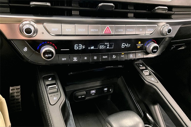 Vehicle image 28 of 40