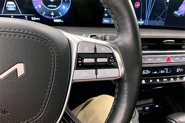 Vehicle image 25 of 40