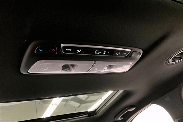 Vehicle image 31 of 40