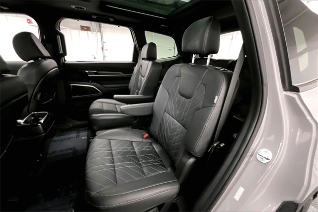 Vehicle image 22 of 40