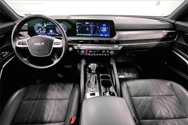 Vehicle image 15 of 40
