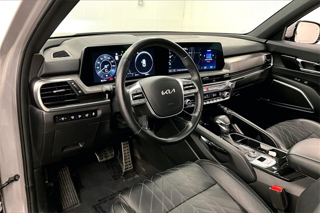 Vehicle image 13 of 40