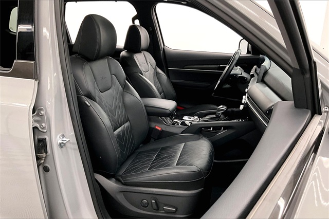 Vehicle image 9 of 40