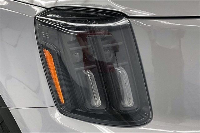 Vehicle image 33 of 40