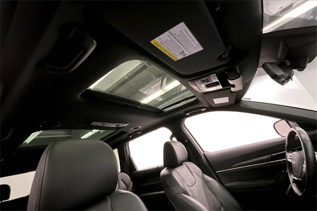 Vehicle image 17 of 40