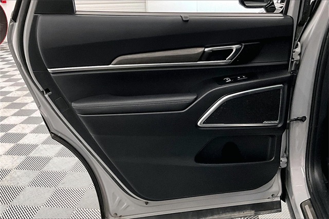 Vehicle image 20 of 40