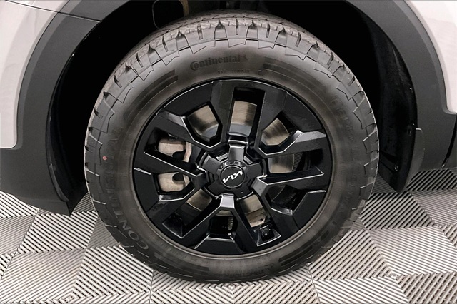 Vehicle image 11 of 40