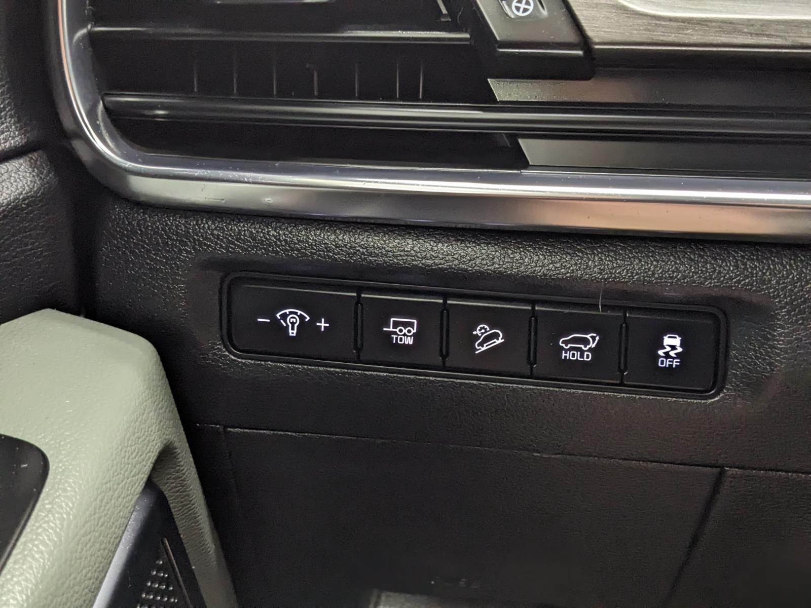 Vehicle image 32 of 40