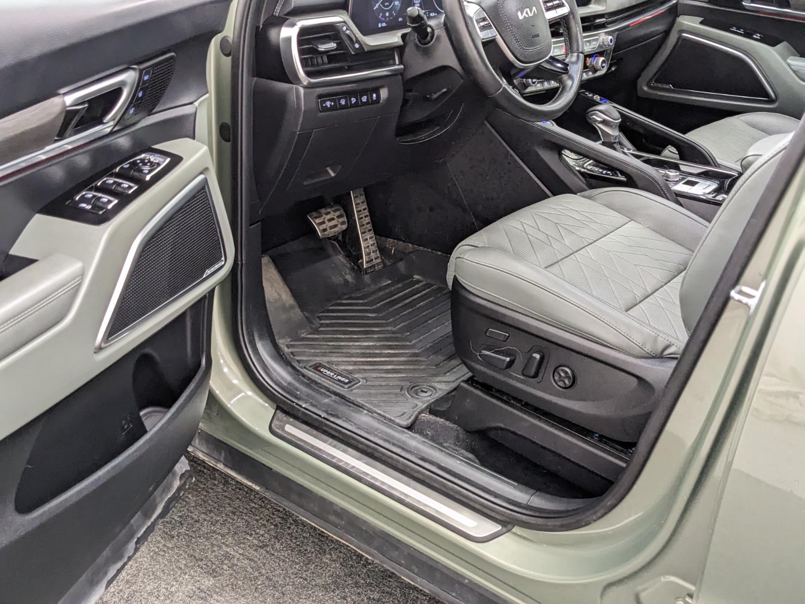 Vehicle image 31 of 40