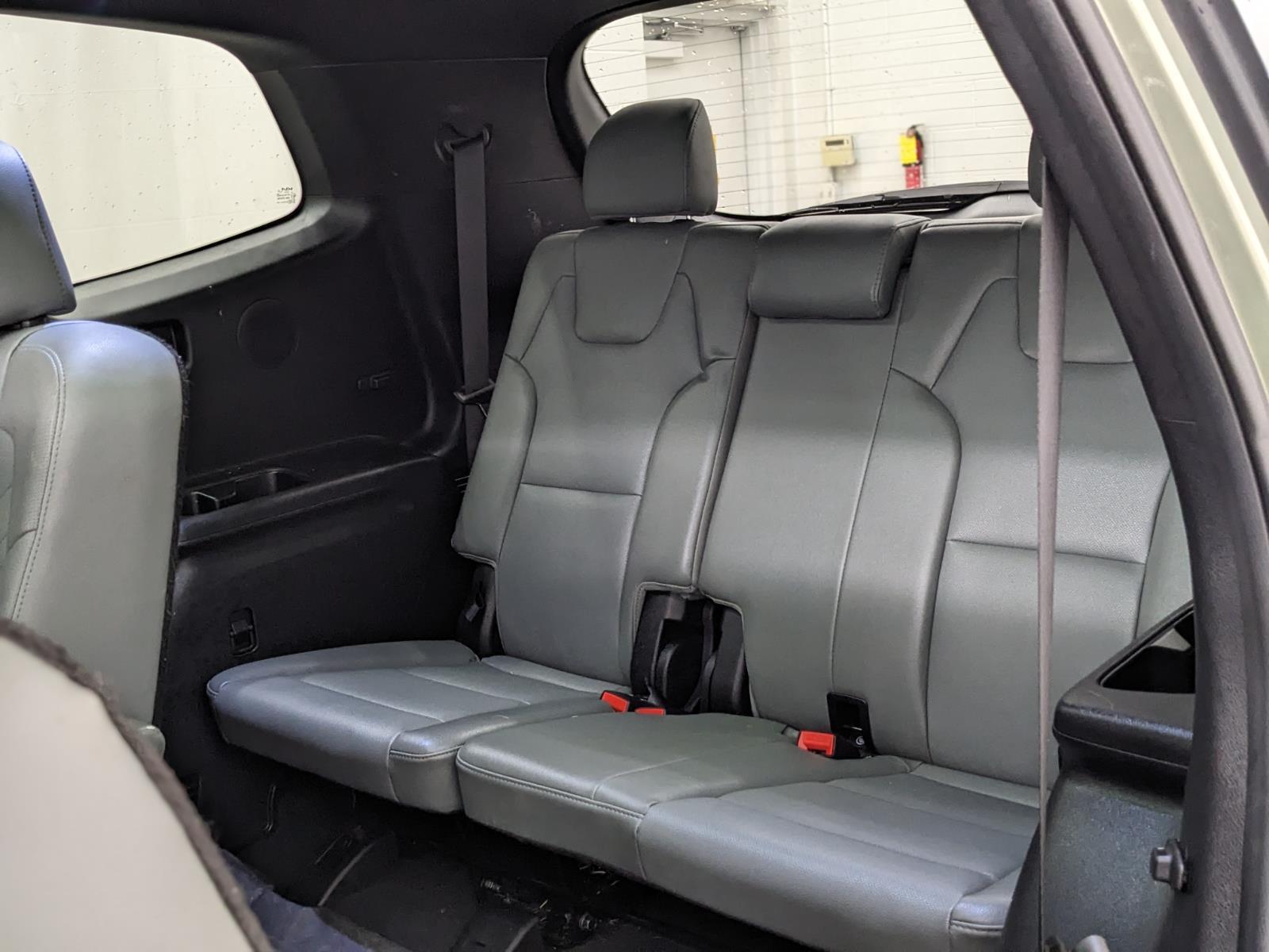Vehicle image 19 of 40