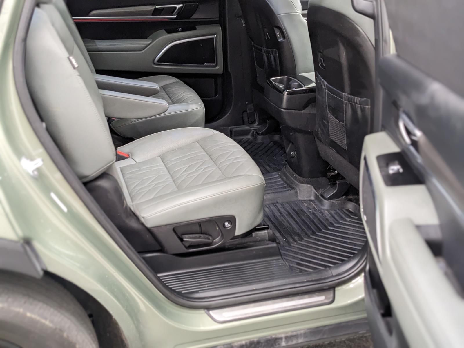 Vehicle image 25 of 40