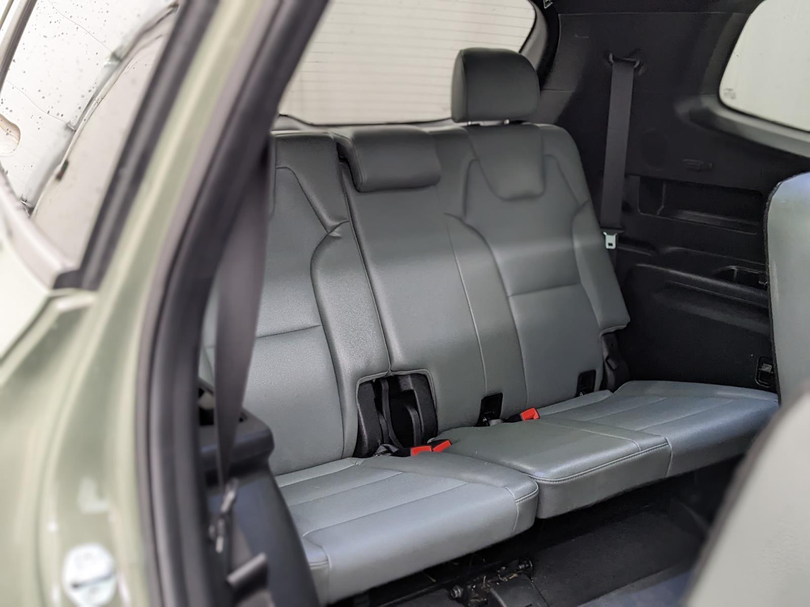 Vehicle image 27 of 40
