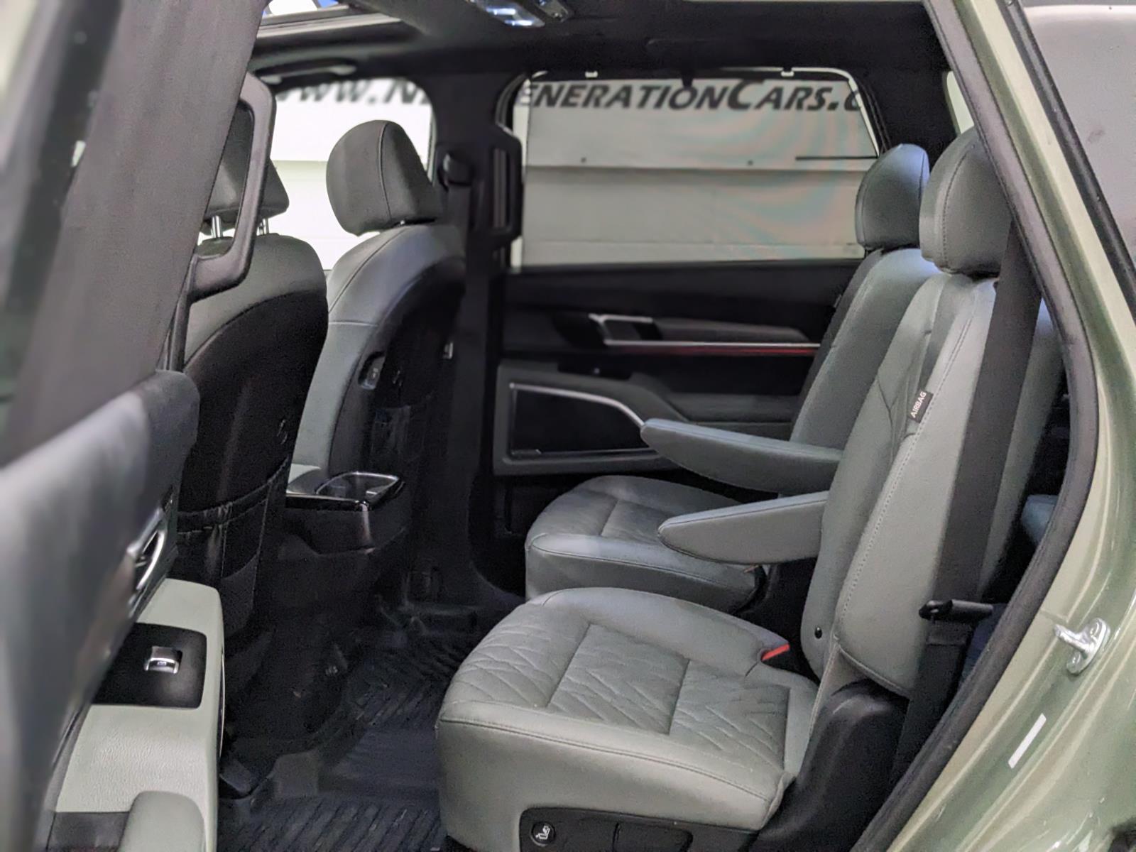 Vehicle image 18 of 40