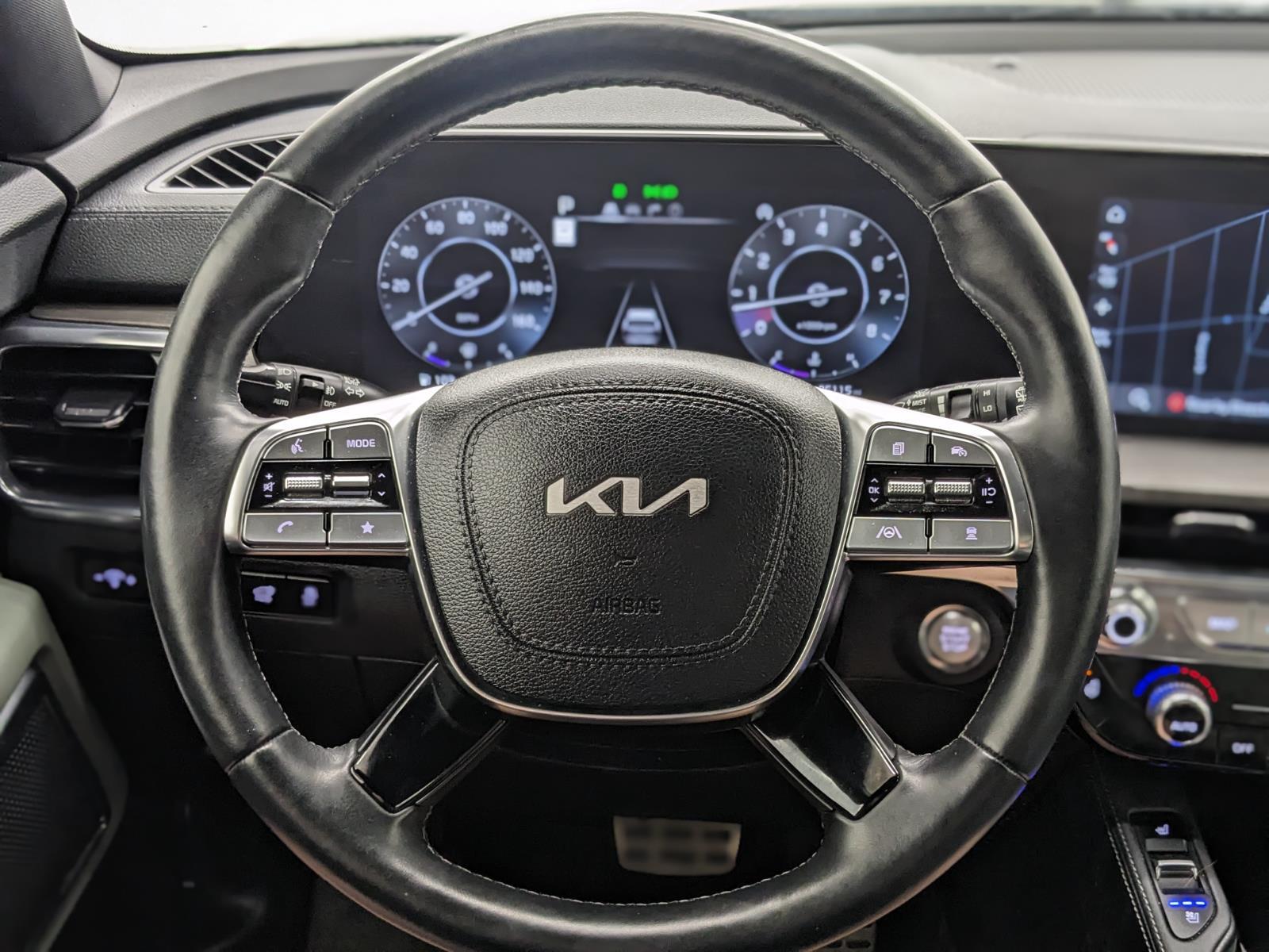 Vehicle image 33 of 40