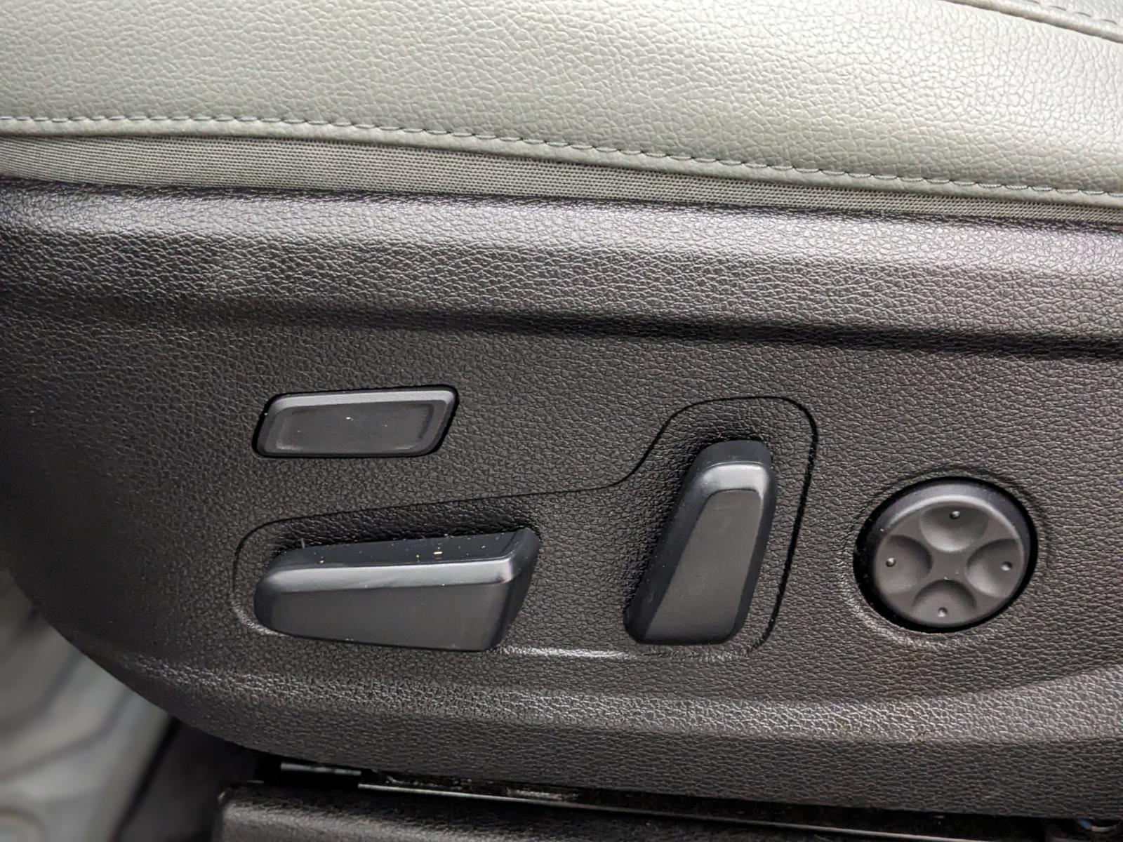 Vehicle image 8 of 40