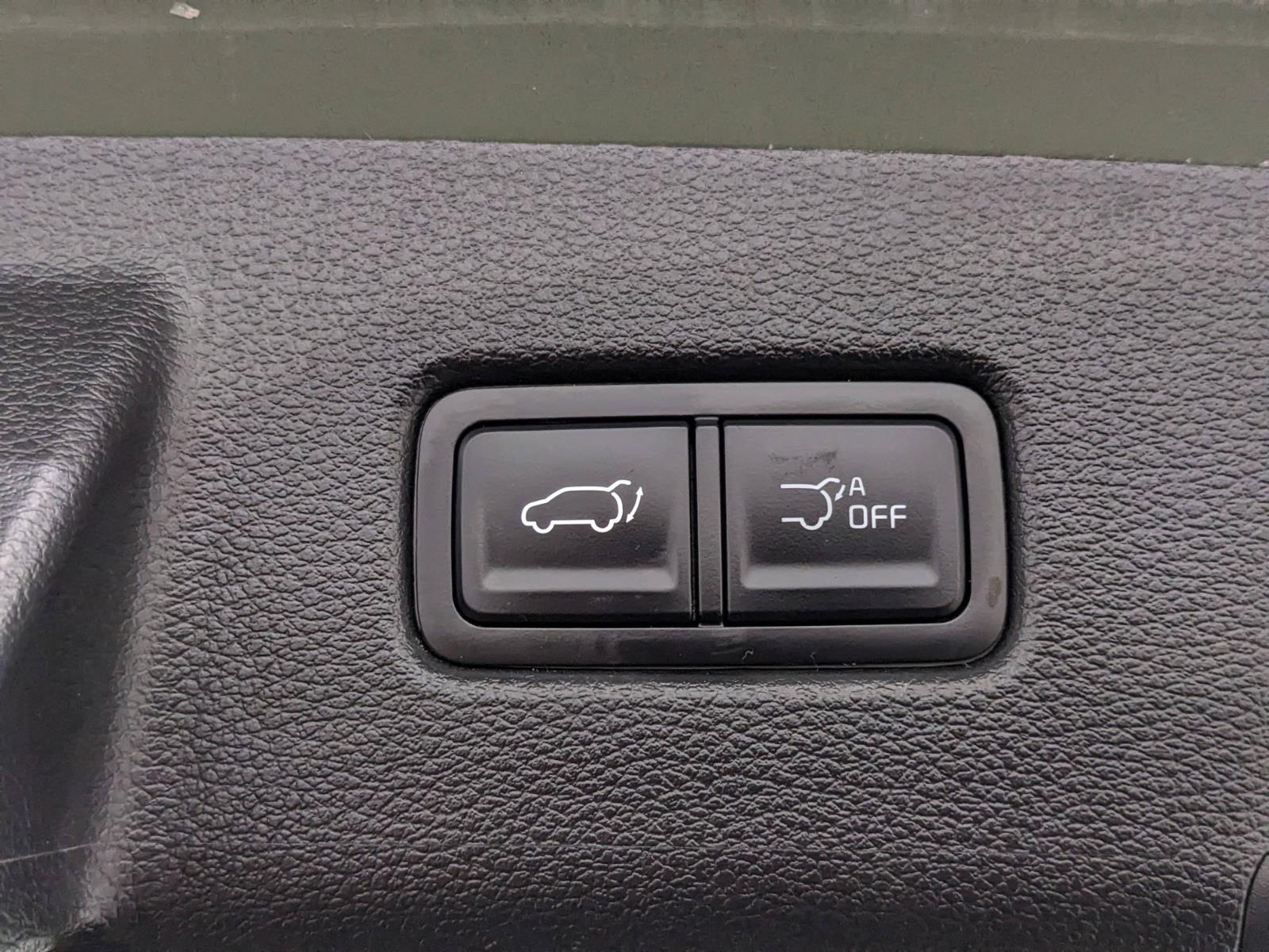 Vehicle image 21 of 40