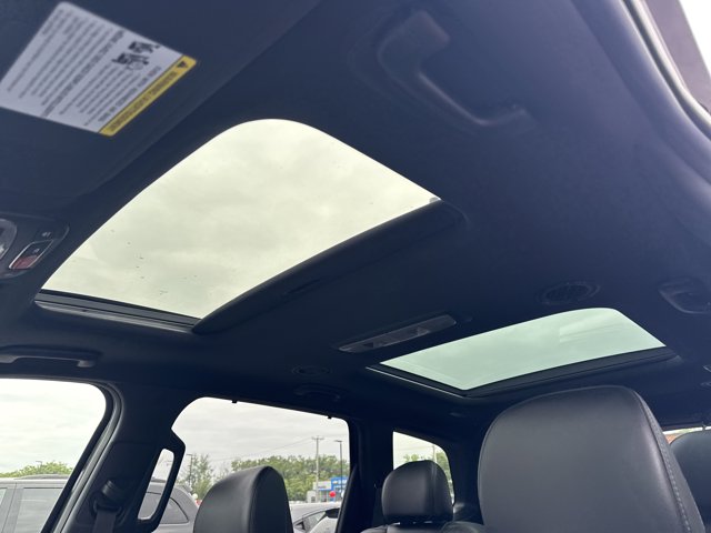 Vehicle image 29 of 37