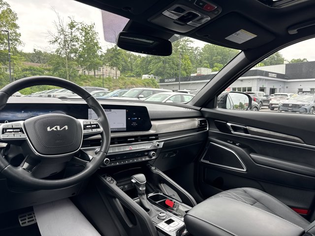 Vehicle image 20 of 37