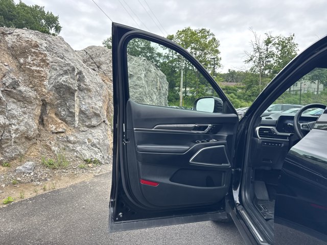 Vehicle image 21 of 37