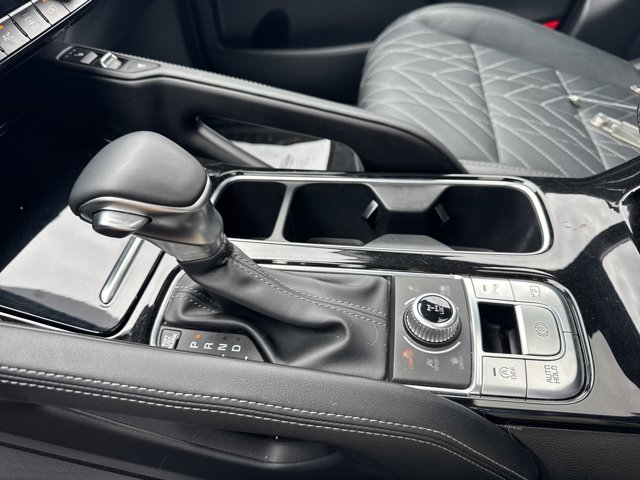 Vehicle image 27 of 37