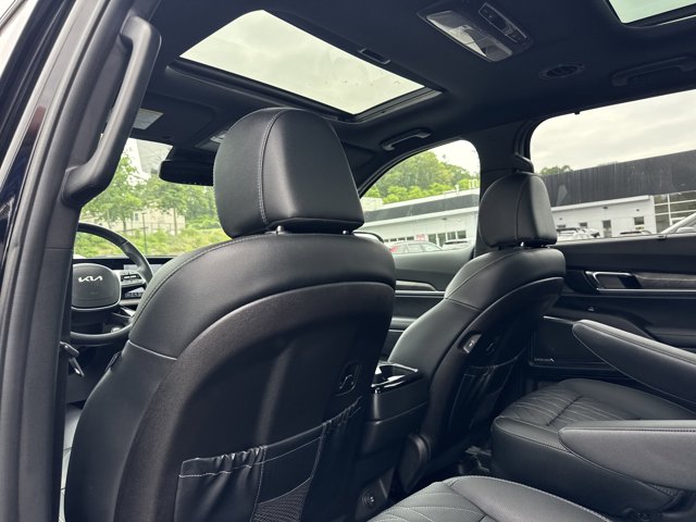 Vehicle image 32 of 37