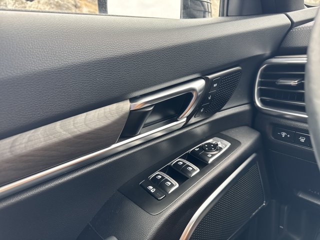 Vehicle image 28 of 37