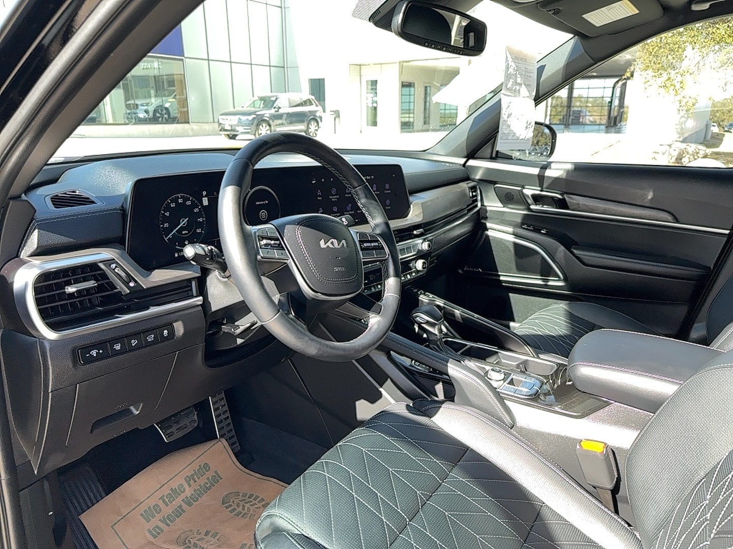 Vehicle image 10 of 24
