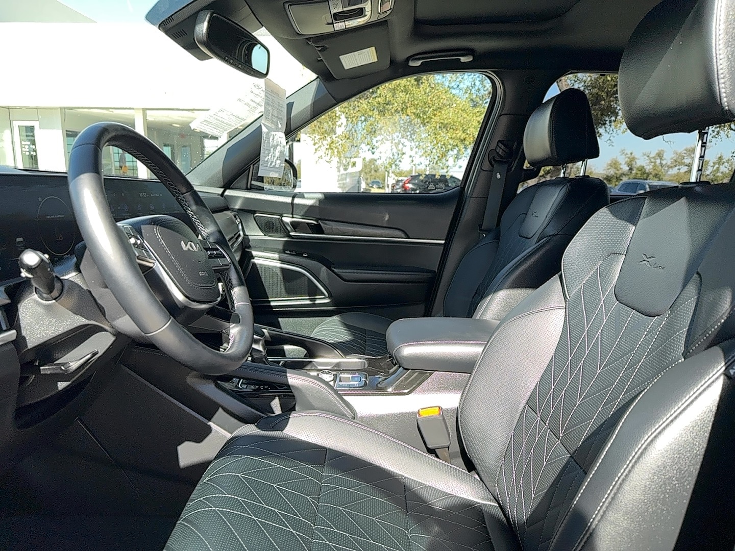 Vehicle image 11 of 24