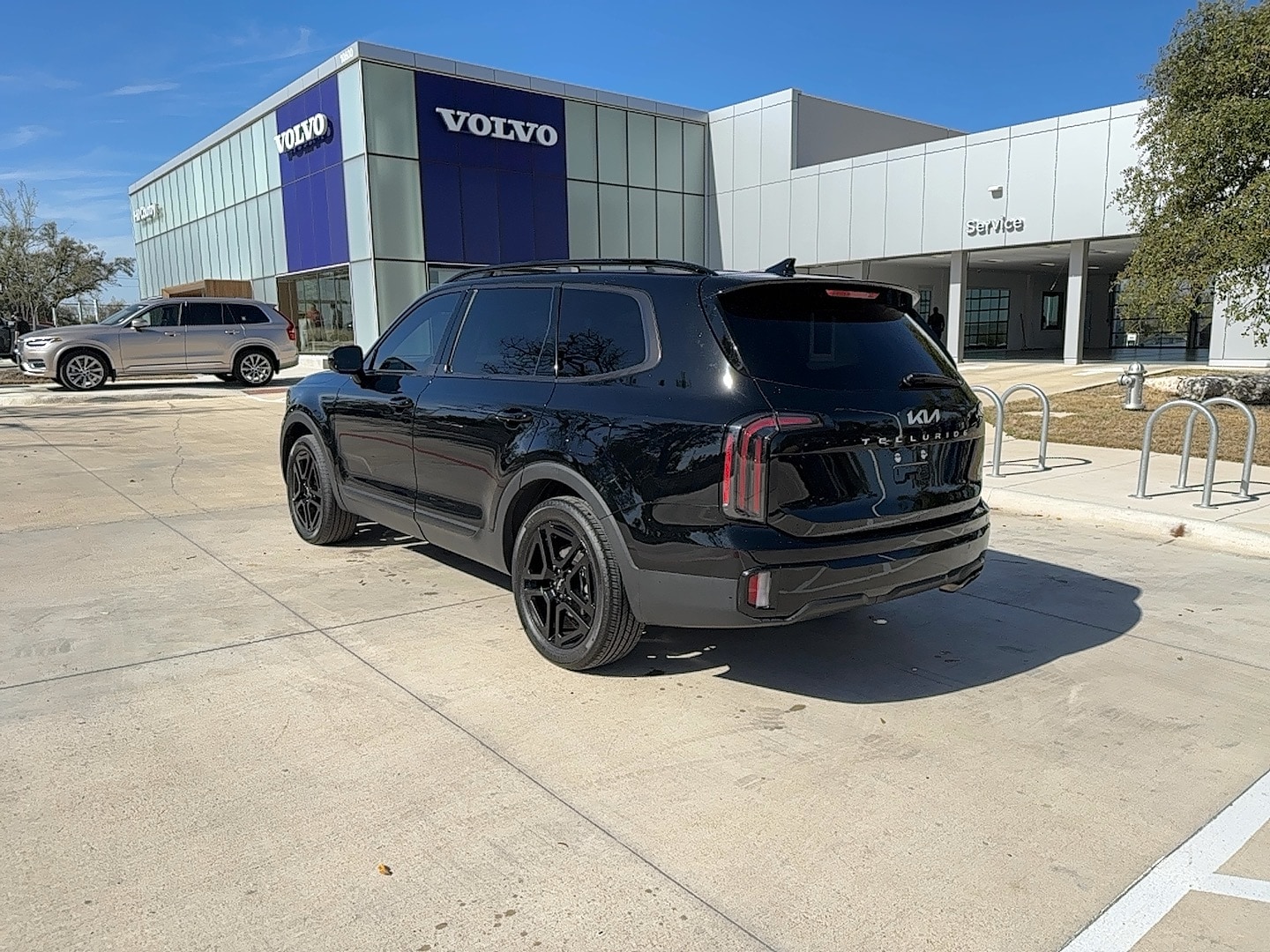 Vehicle image 8 of 24