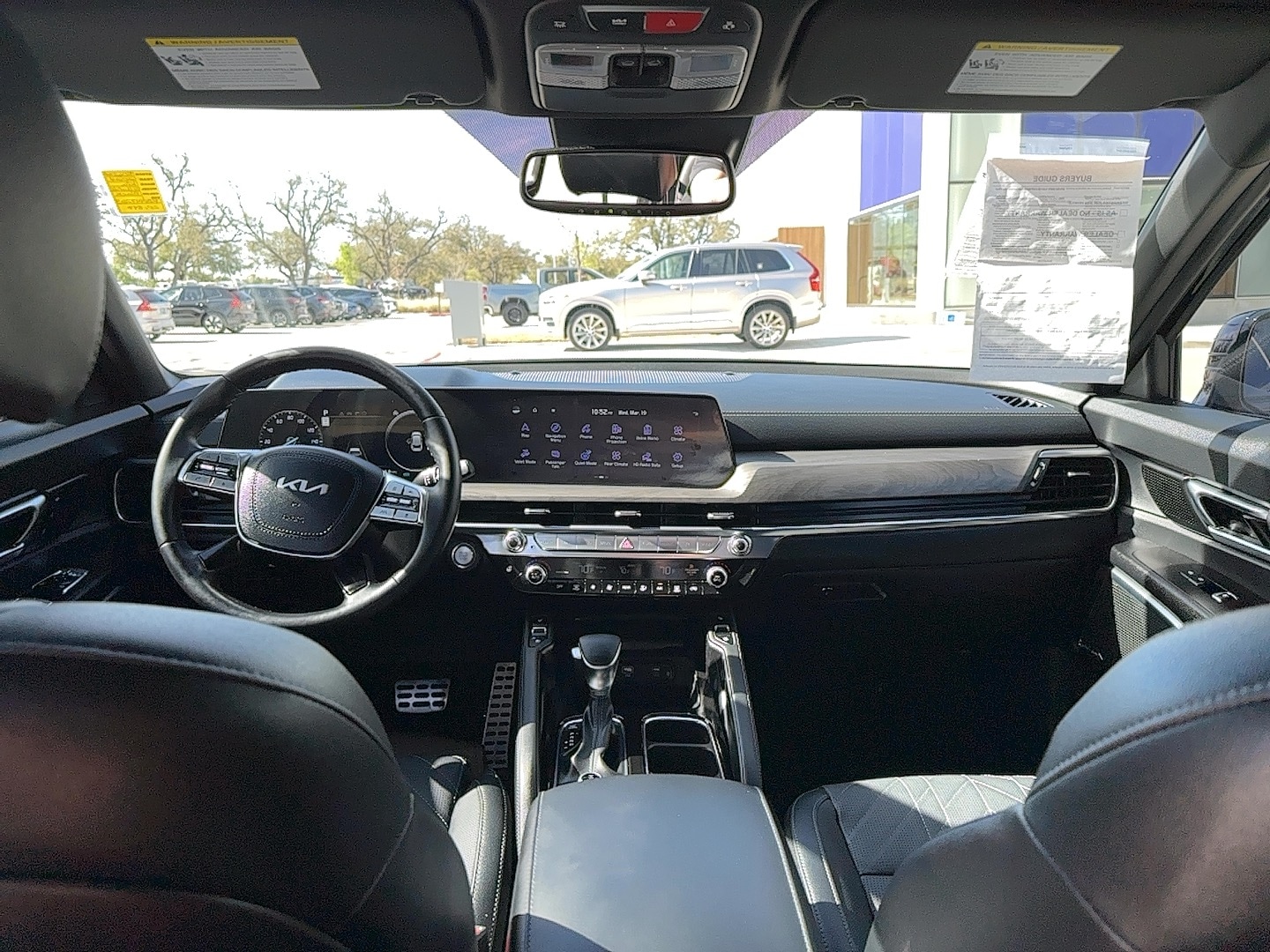 Vehicle image 14 of 24