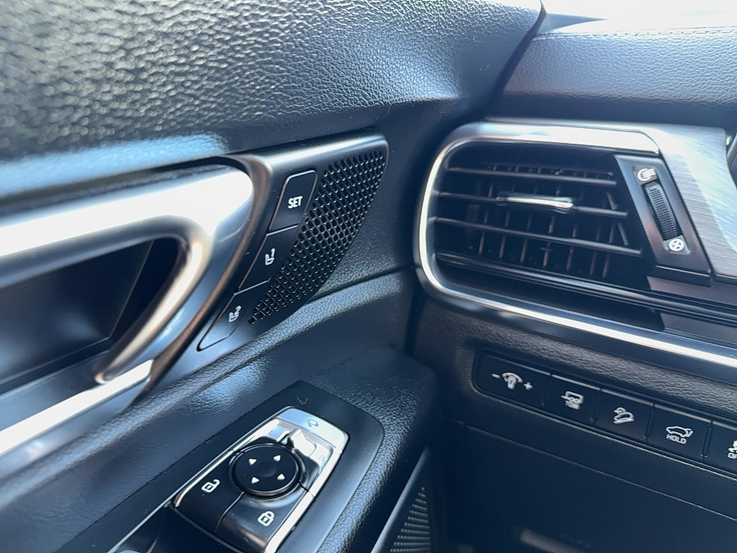 Vehicle image 15 of 24