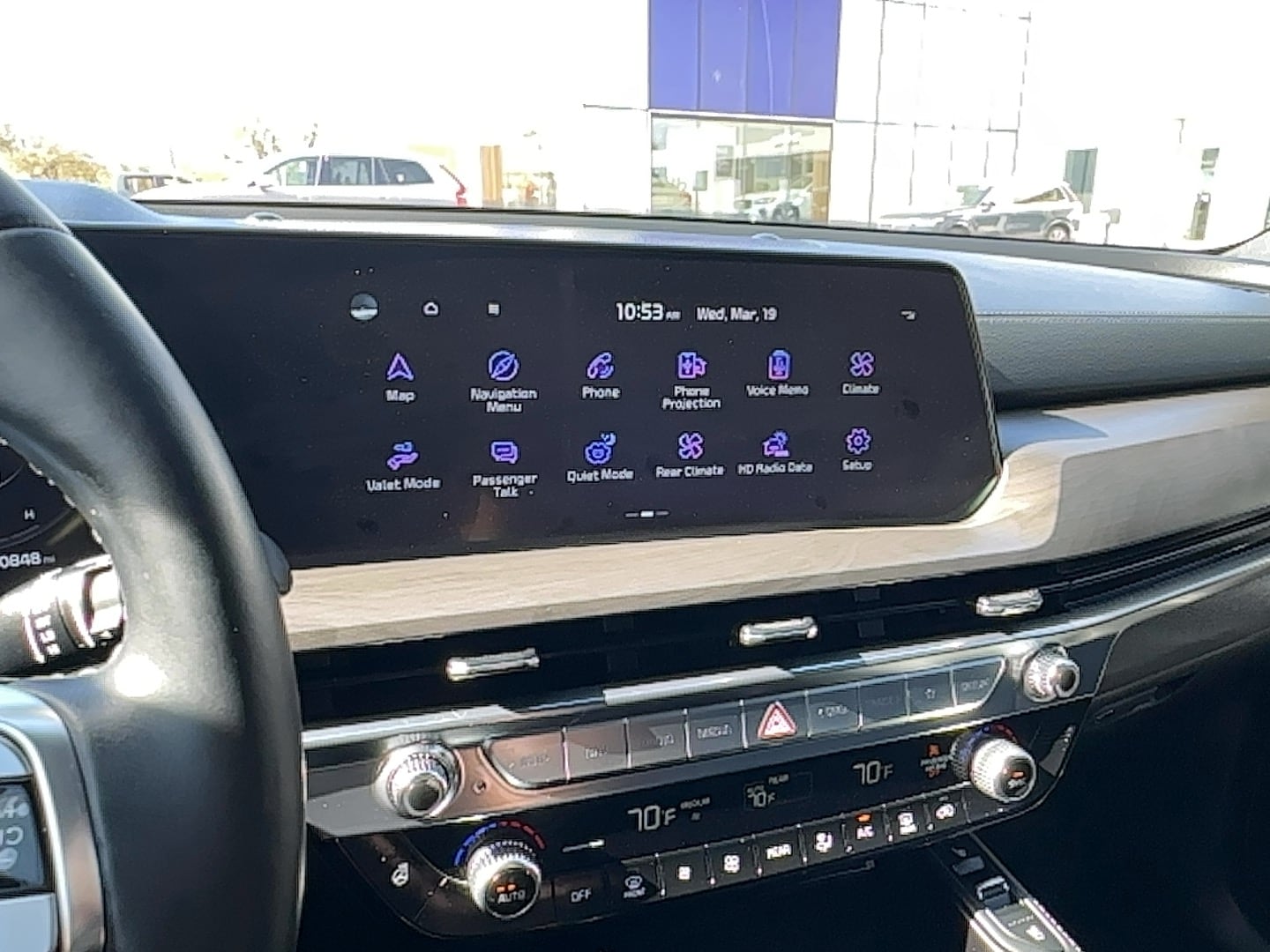 Vehicle image 18 of 24
