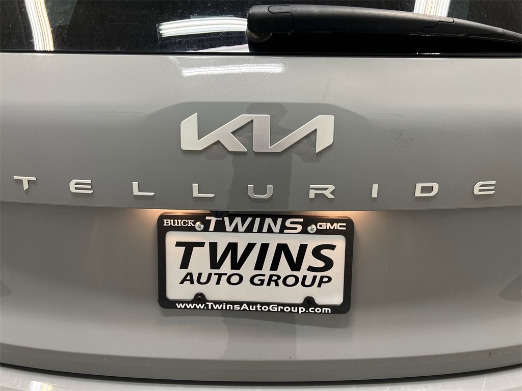 Vehicle image 29 of 33
