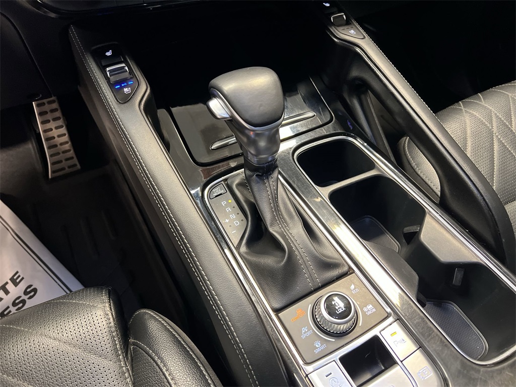 Vehicle image 16 of 33