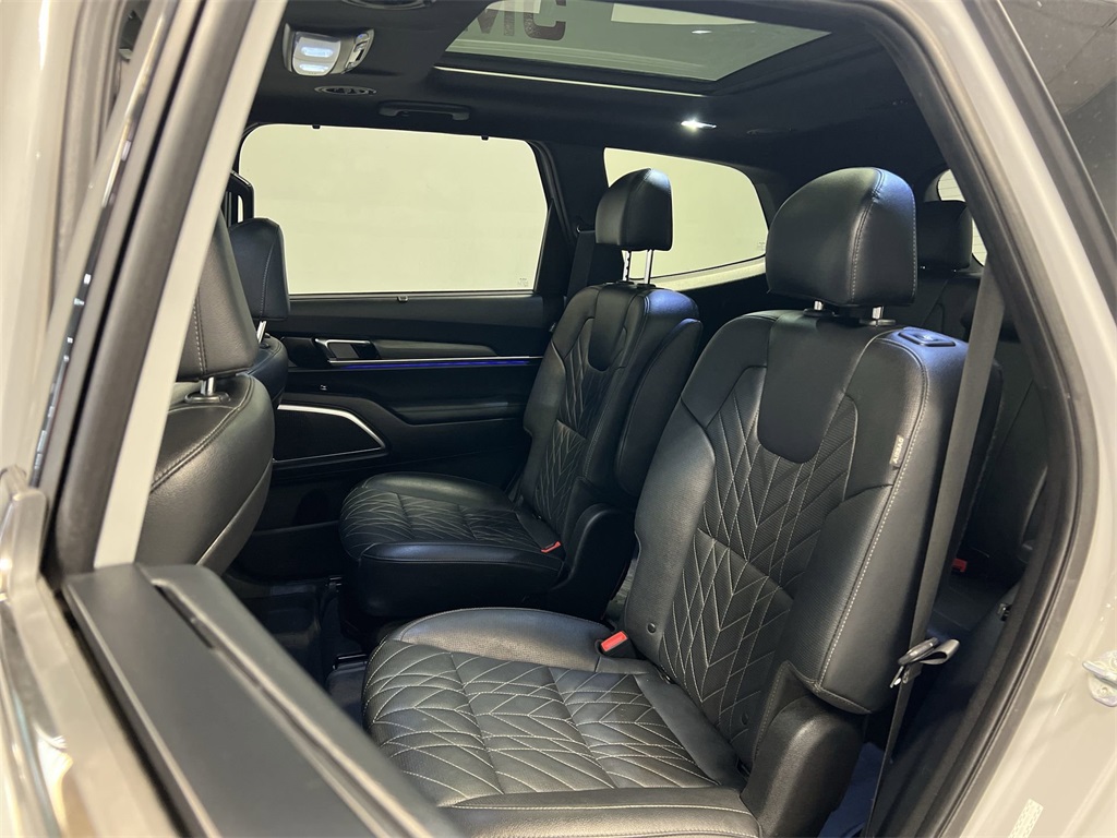 Vehicle image 24 of 33