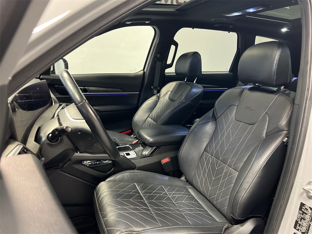 Vehicle image 19 of 33