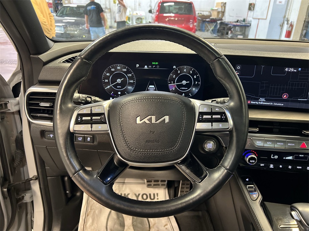 Vehicle image 11 of 33