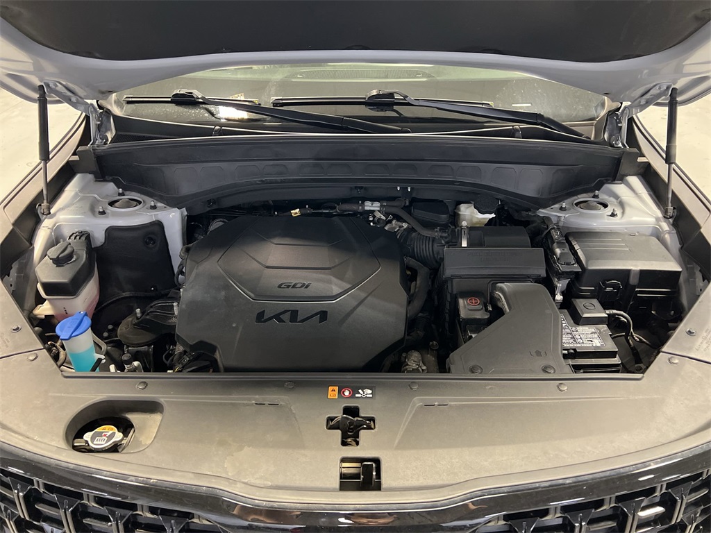 Vehicle image 28 of 33