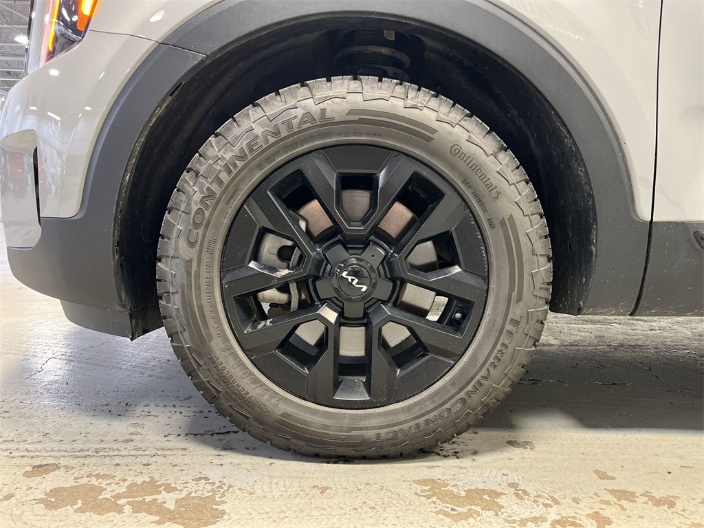 Vehicle image 31 of 33
