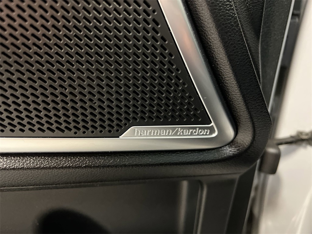 Vehicle image 23 of 33