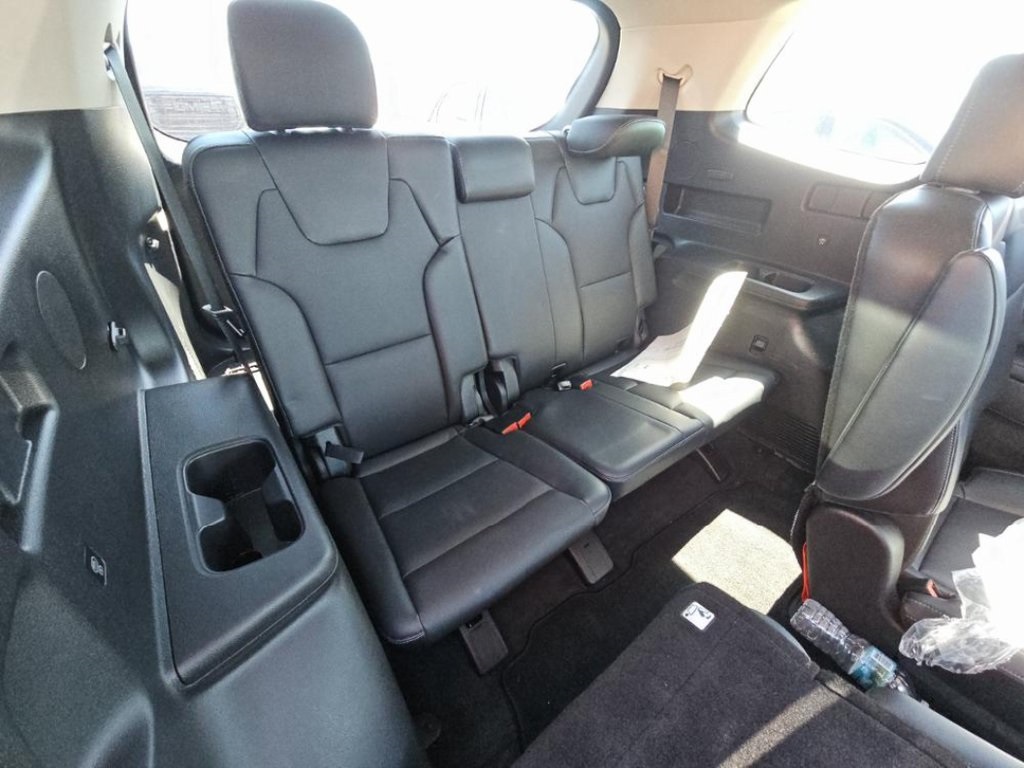Vehicle image 7 of 9
