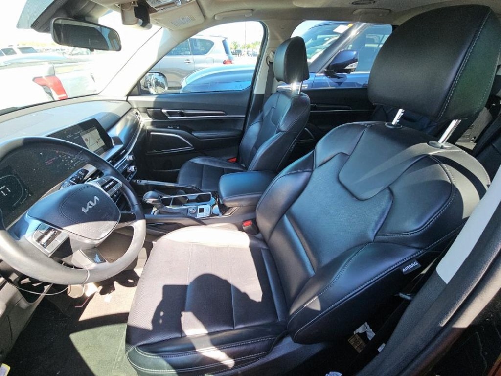 Vehicle image 4 of 9