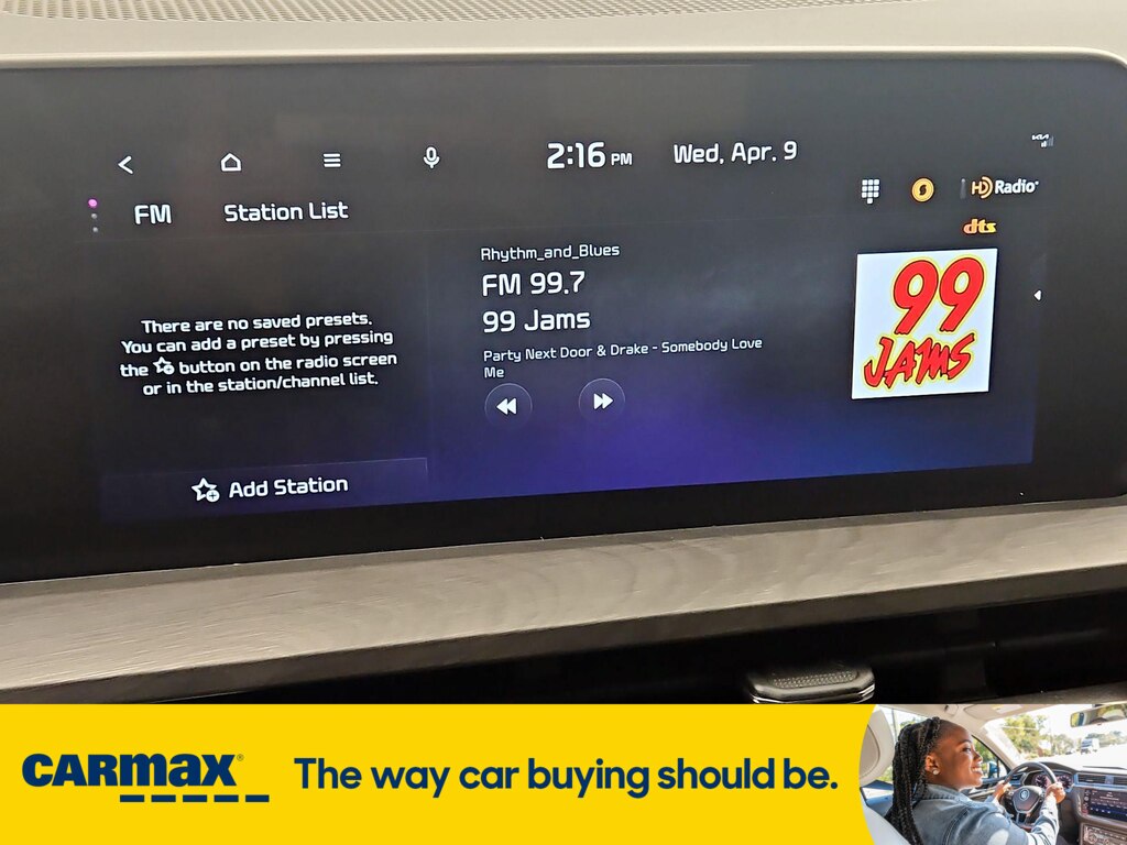 Vehicle image 21 of 31
