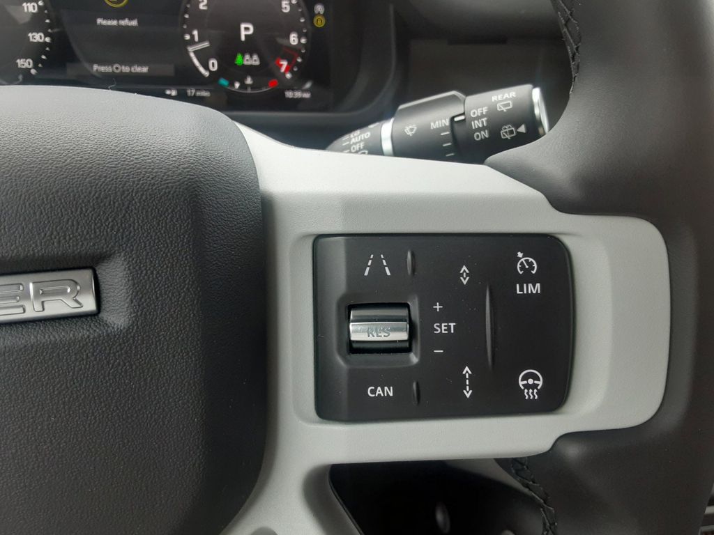 2024 Land Rover Defender SE Image 18 of 30