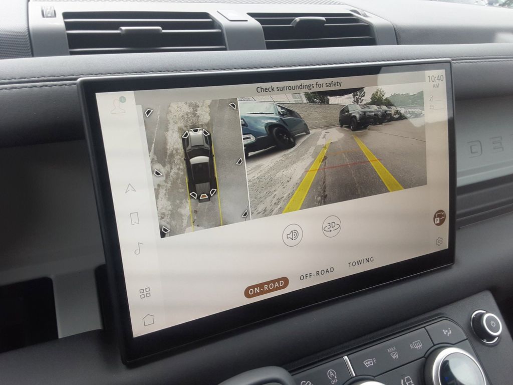 2024 Land Rover Defender SE Image 21 of 30