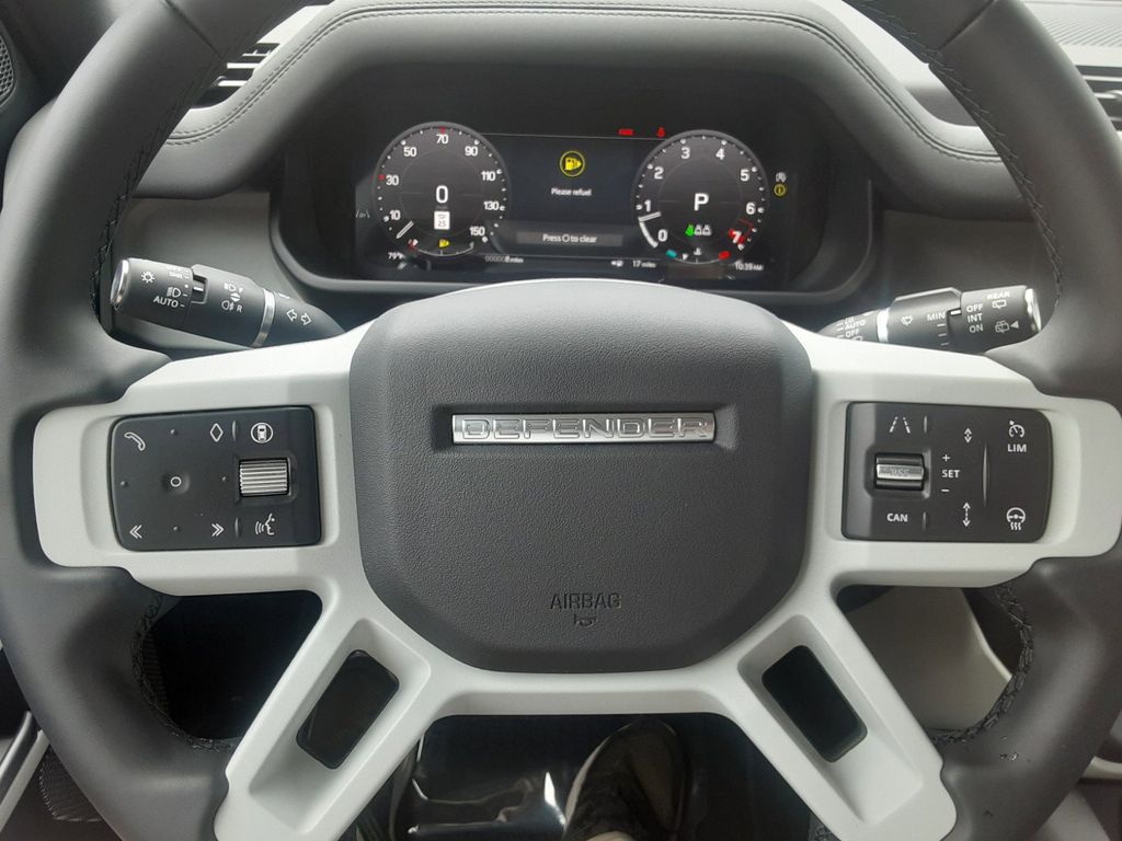 2024 Land Rover Defender SE Image 16 of 30