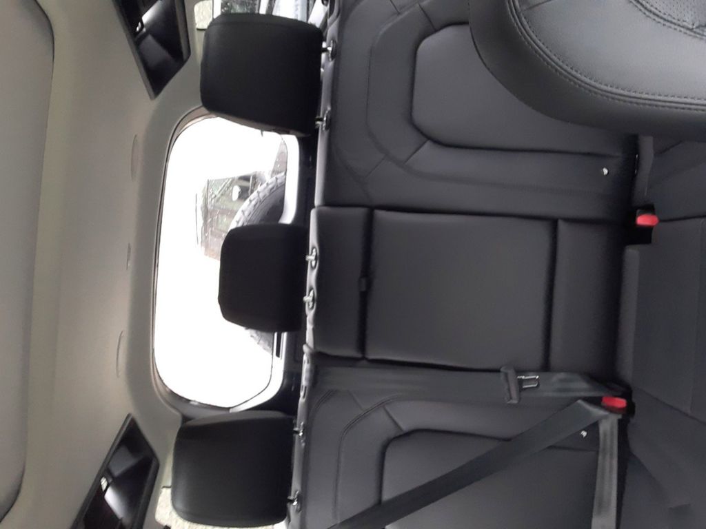 2024 Land Rover Defender SE Image 30 of 30