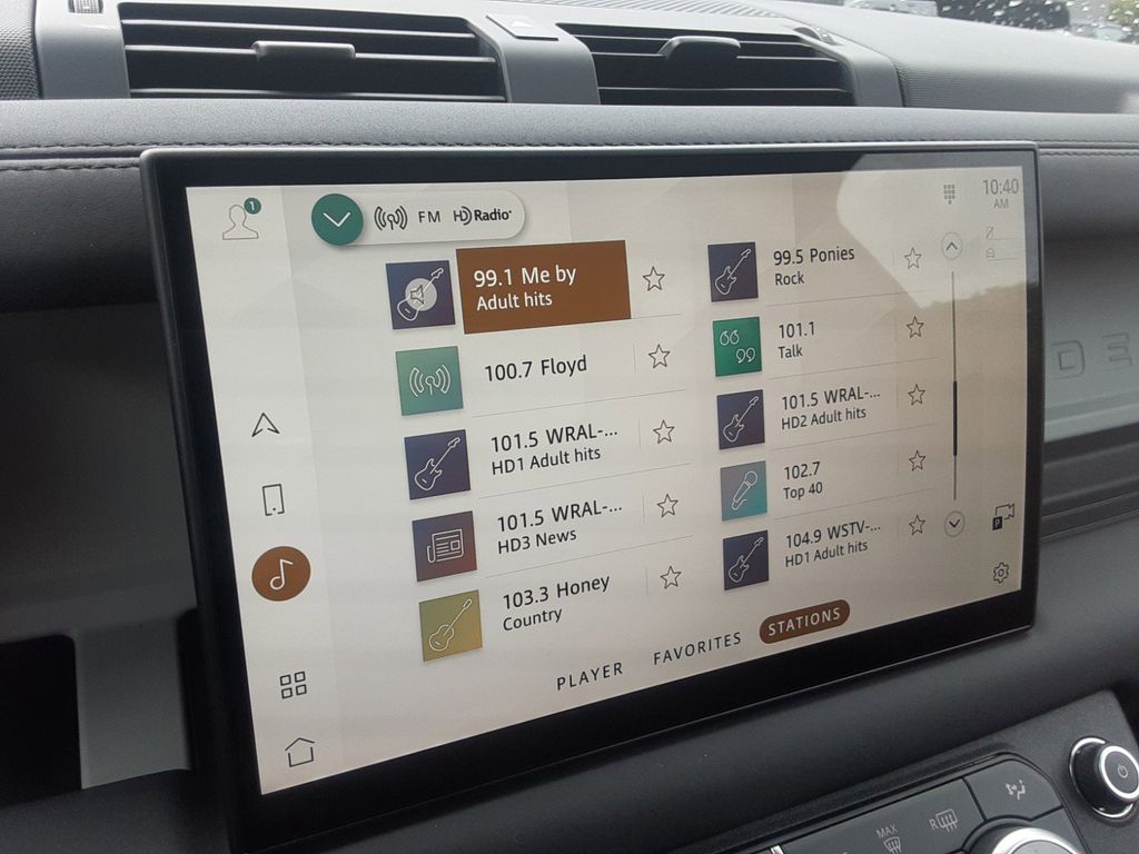 2024 Land Rover Defender SE Image 22 of 30