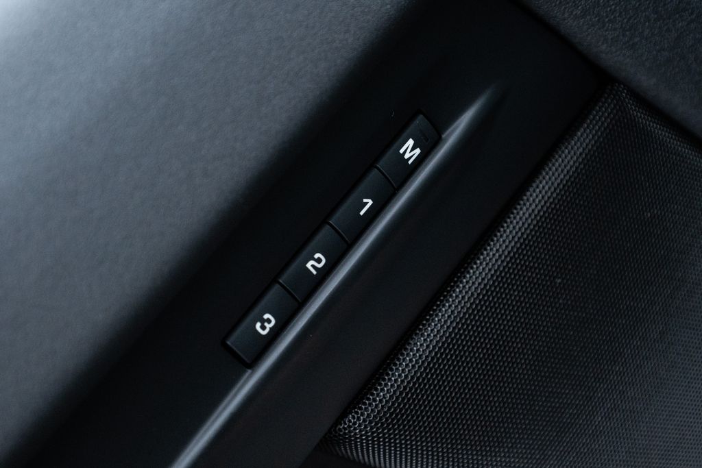 2024 Land Rover Range Rover Evoque Core S Image 35 of 37