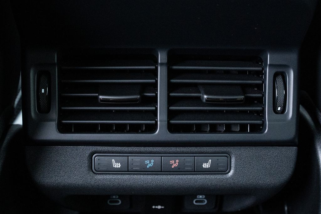 2024 Land Rover Range Rover Evoque Core S Image 26 of 37